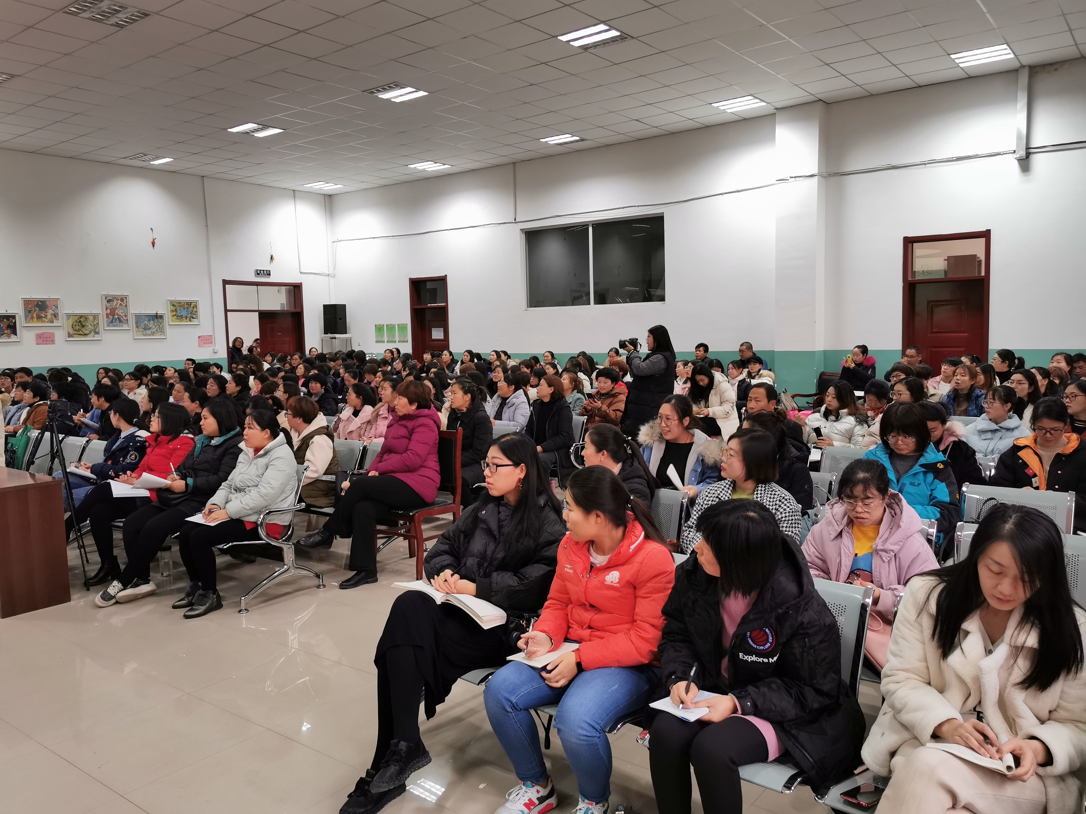 会场照片.jpg